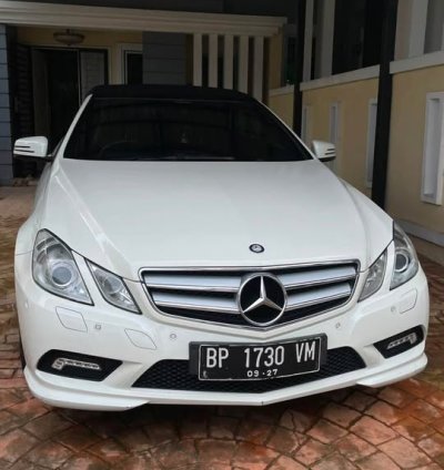 Di jual mobil pribadi marcedes-benz E 250 , nego